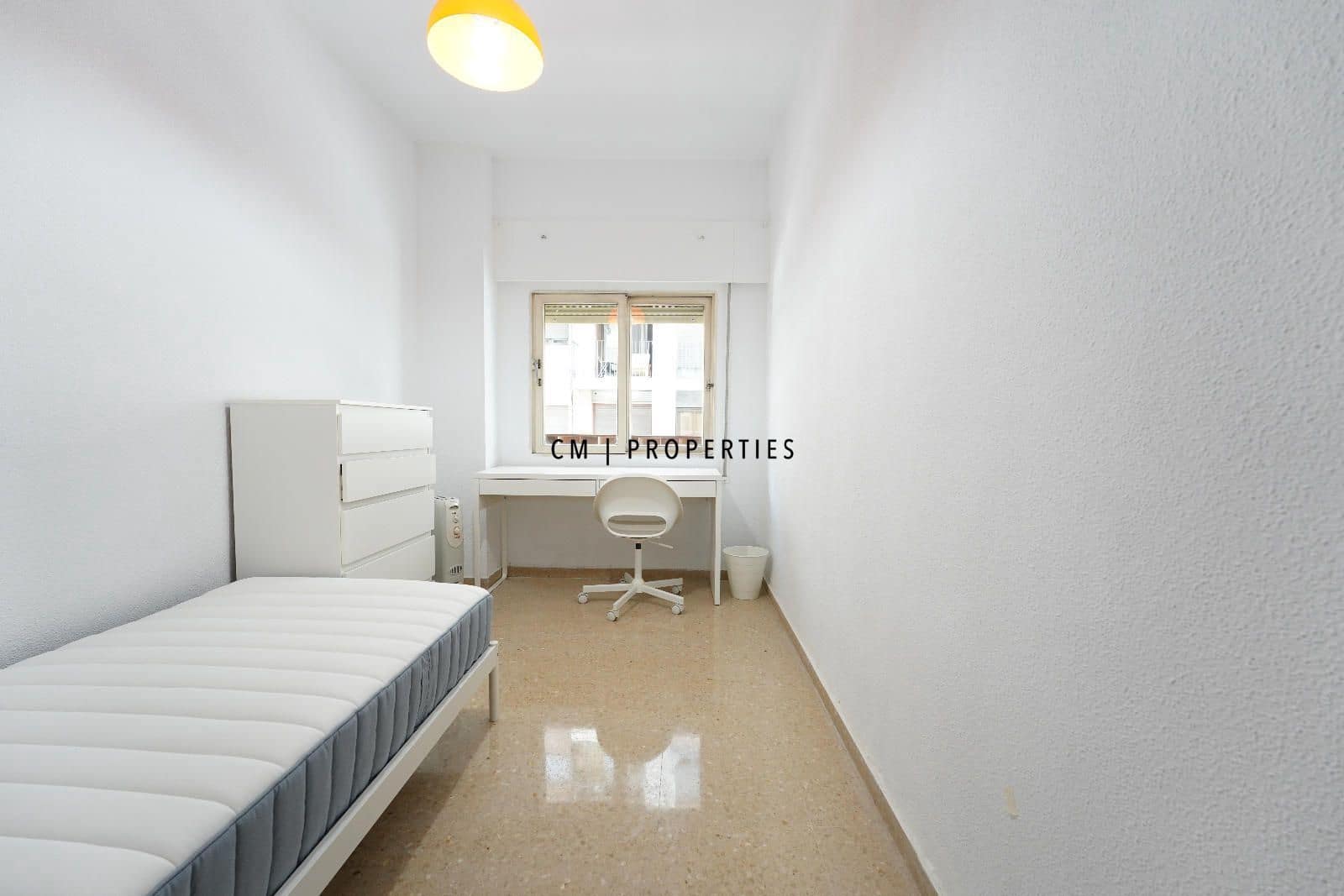 4 bedroom Apartment for rent in Valencia city - € 365 (Ref: 9097105)