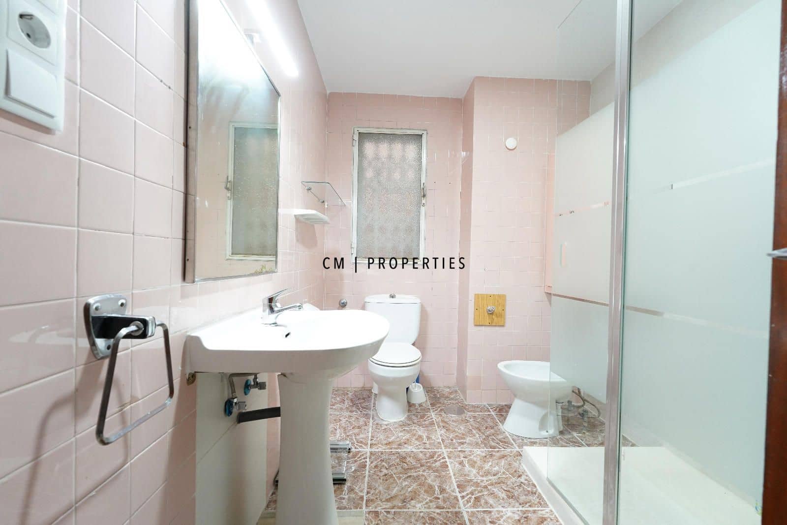 4 bedroom Apartment for rent in Valencia city - € 365 (Ref: 9097105)