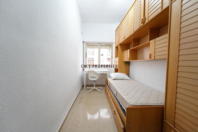 4 soverom Leilighet til leie i Ciutat Vella, Valencia by - € 365 (Ref: 9097105)