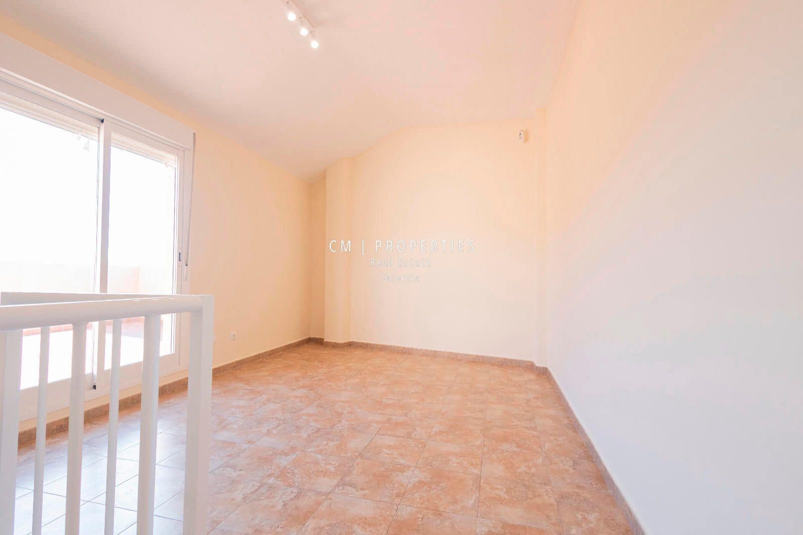 3 slaapkamer Penthouse te huur in Toras met zwembad garage - € 750 (Ref: 9097391)