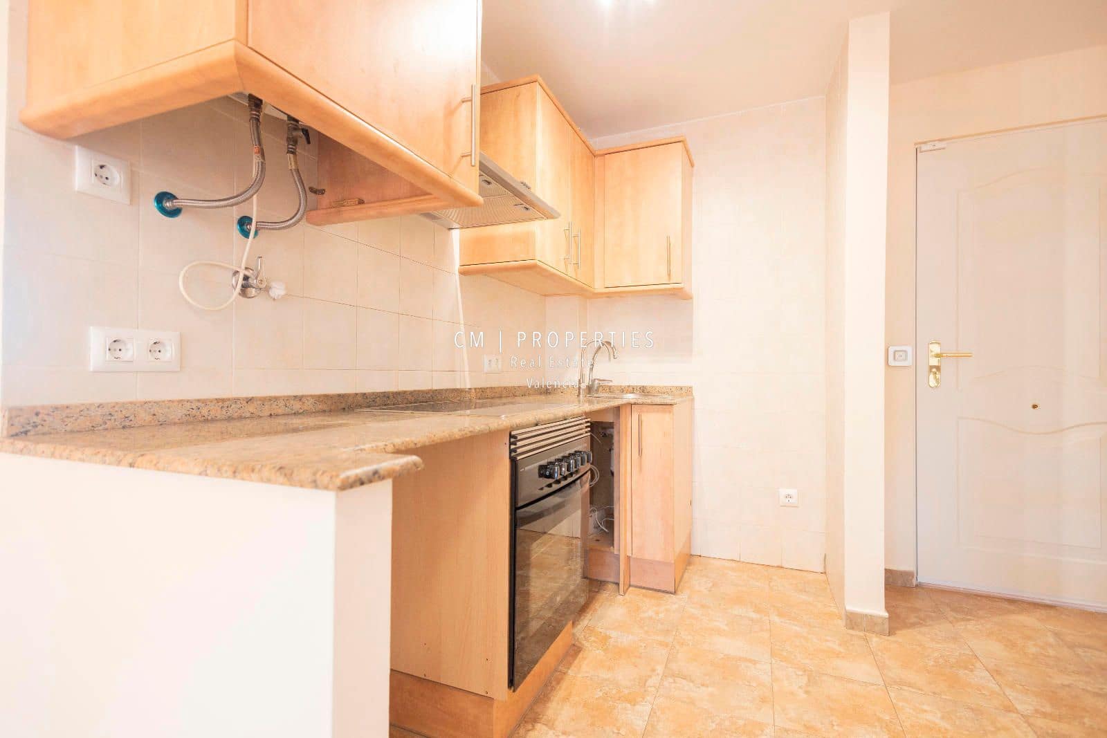 3 slaapkamer Penthouse te huur in Toras met zwembad garage - € 750 (Ref: 9097391)