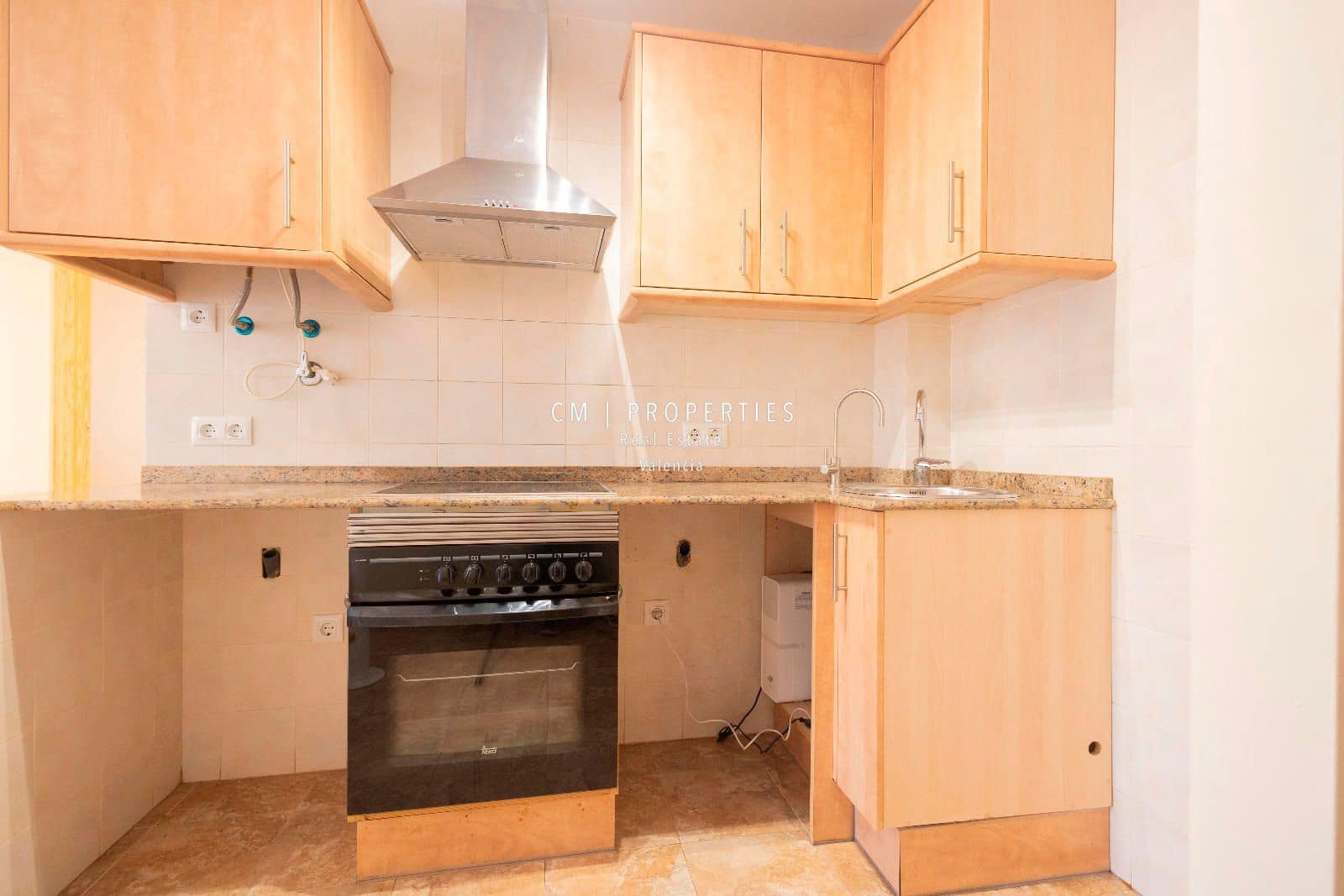 3 slaapkamer Penthouse te huur in Toras met zwembad garage - € 750 (Ref: 9097391)