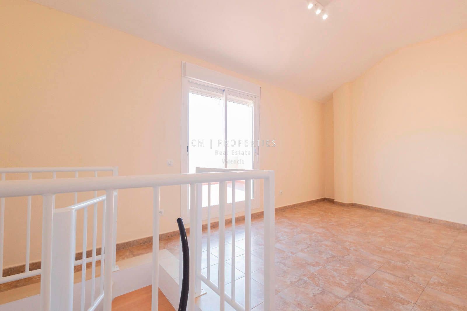 3 slaapkamer Penthouse te huur in Toras met zwembad garage - € 750 (Ref: 9097391)