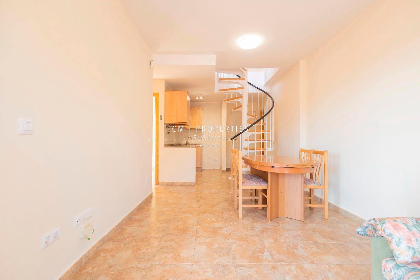 3 slaapkamer Penthouse te huur in Toras met zwembad garage - € 750 (Ref: 9097391)