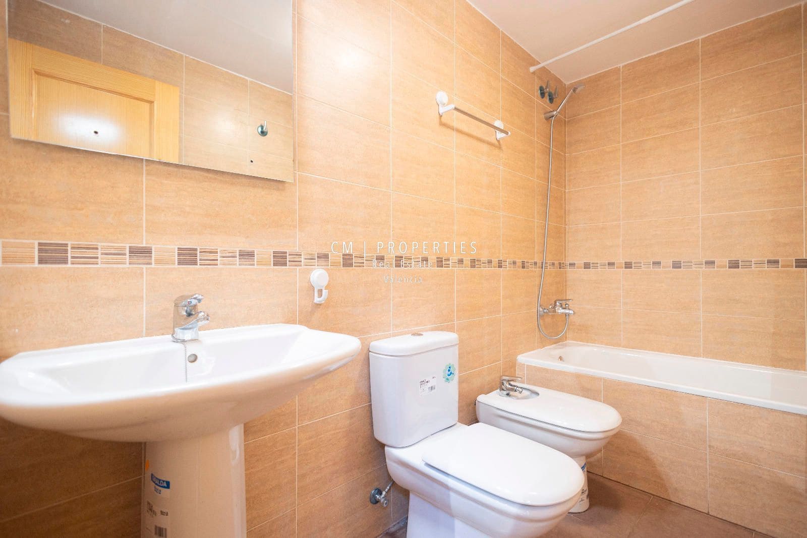 3 slaapkamer Penthouse te huur in Toras met zwembad garage - € 750 (Ref: 9097391)