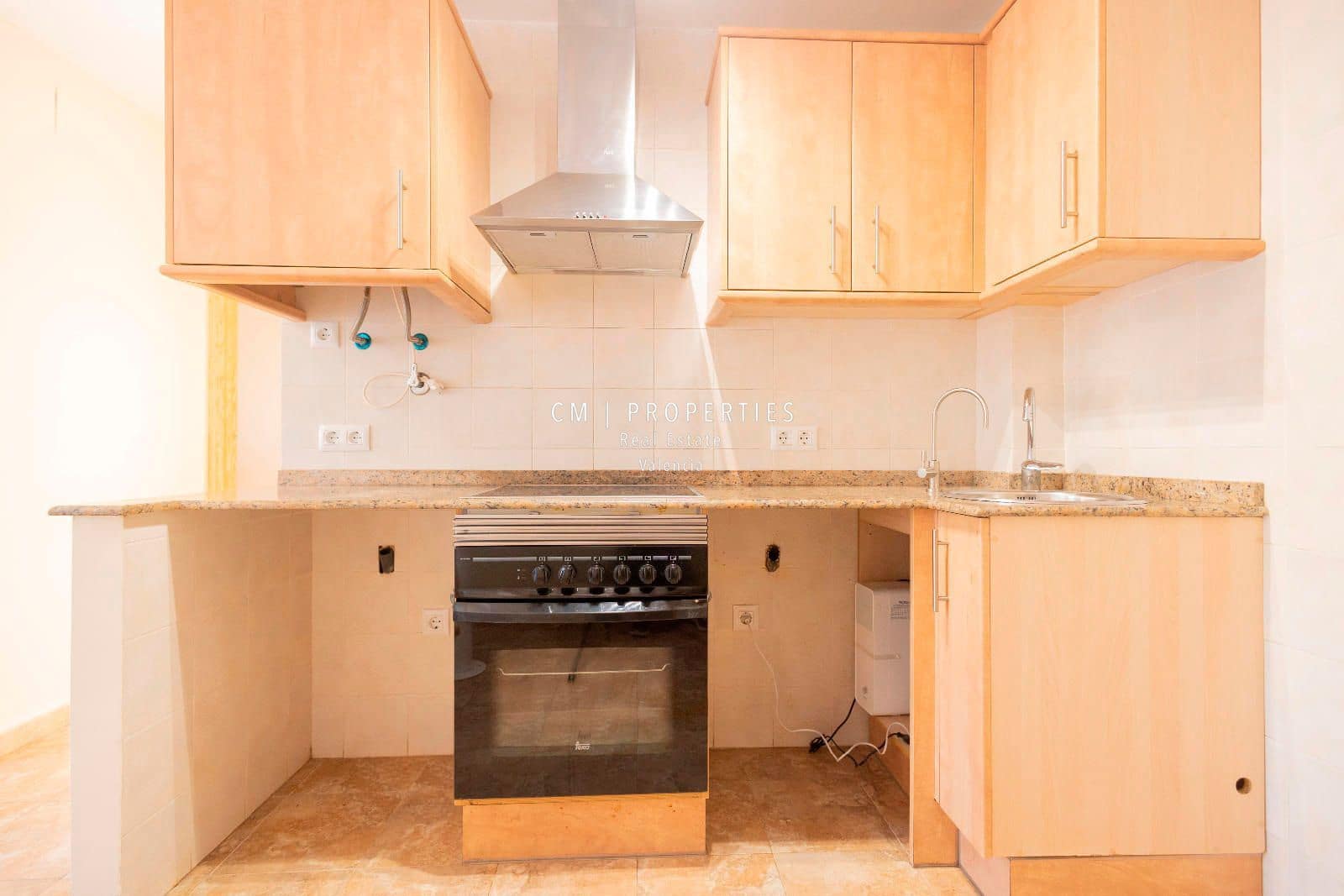 3 slaapkamer Penthouse te huur in Toras met zwembad garage - € 750 (Ref: 9097391)