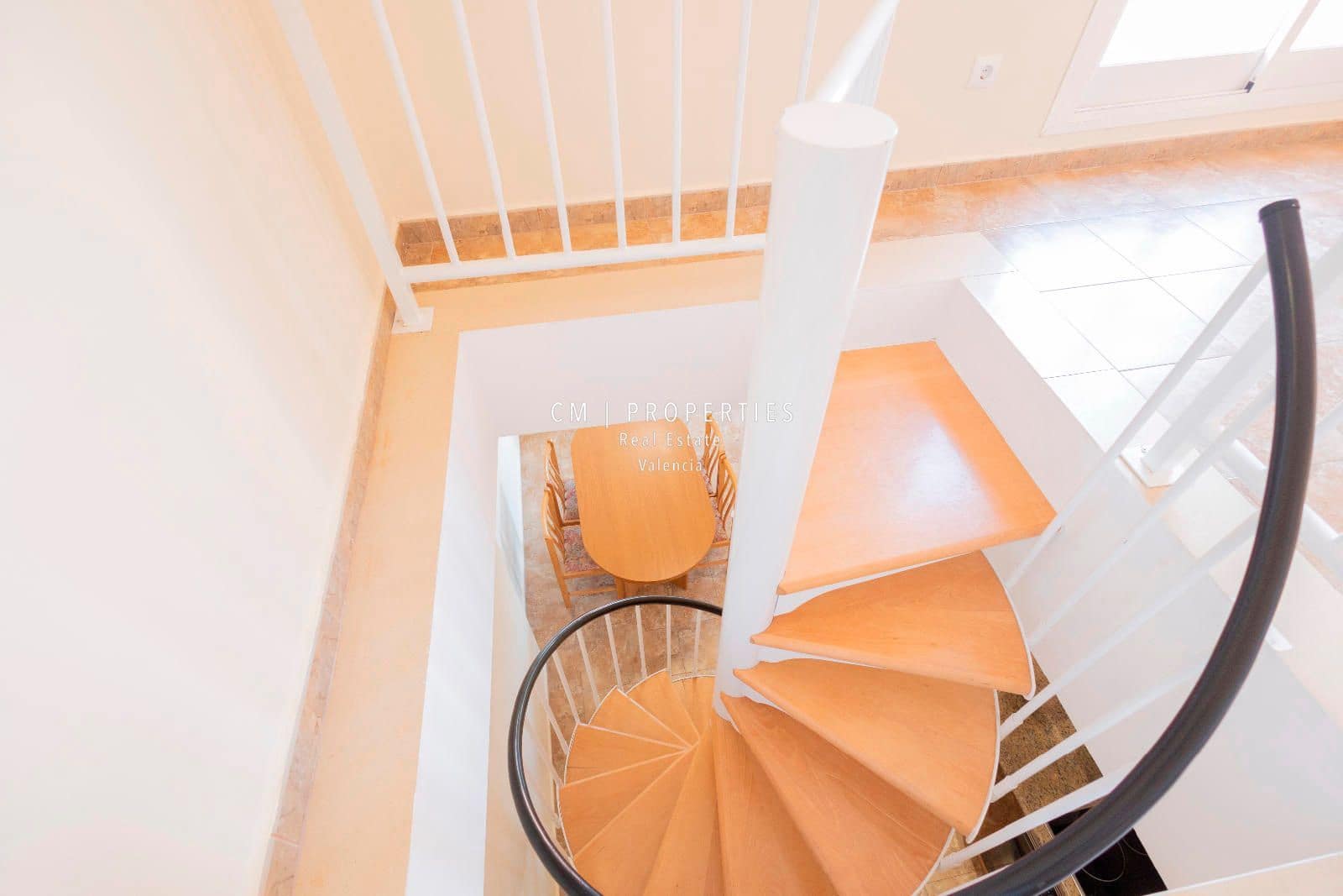 3 slaapkamer Penthouse te huur in Toras met zwembad garage - € 750 (Ref: 9097391)