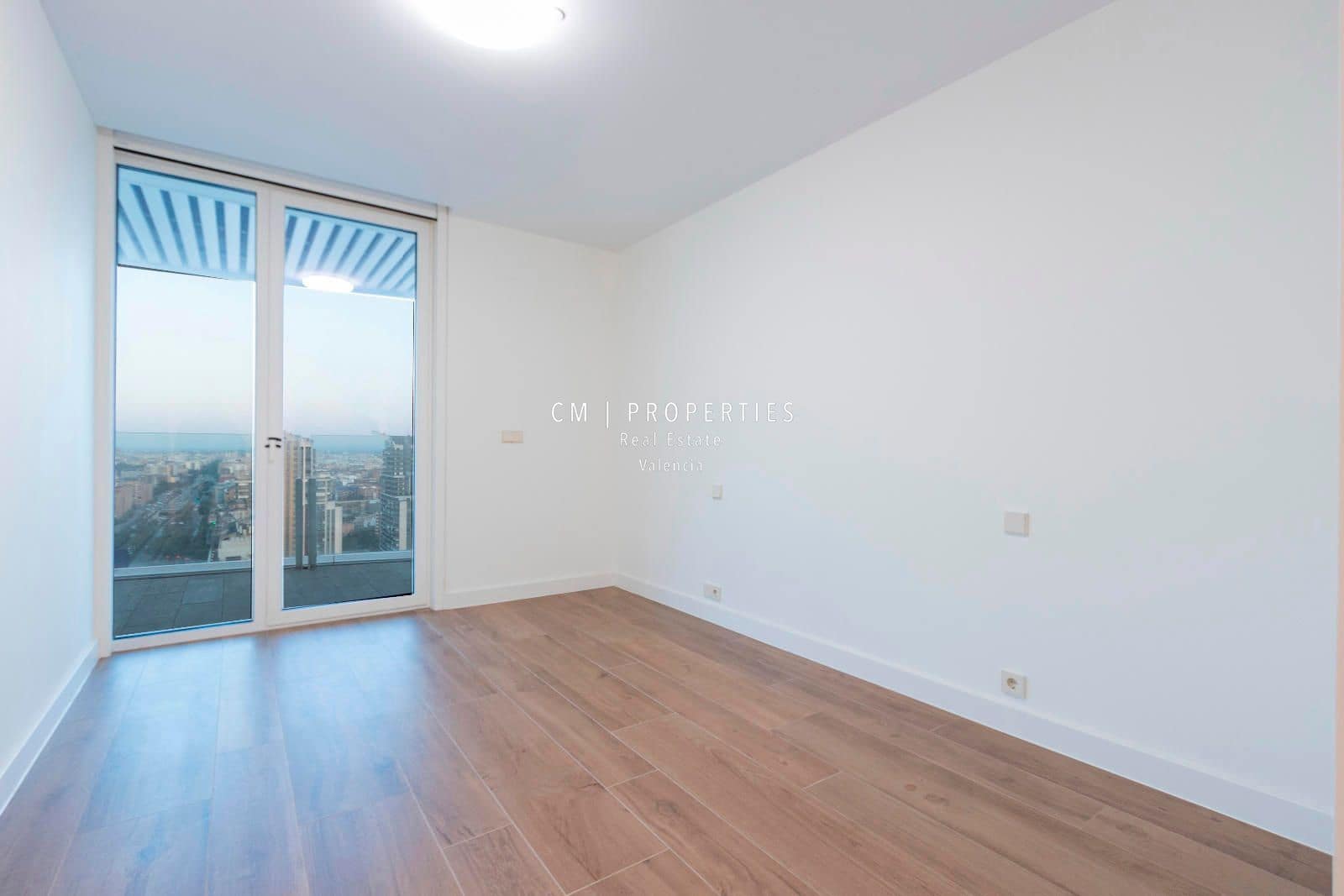 3 sypialnia Mieszkanie do wynajęcia w Miasto Walencja z basenem garażem - 4 900 € (Ref: 9099935)