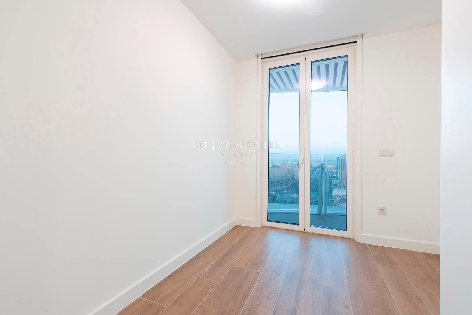 3 sypialnia Mieszkanie do wynajęcia w Miasto Walencja z basenem garażem - 4 900 € (Ref: 9099935)