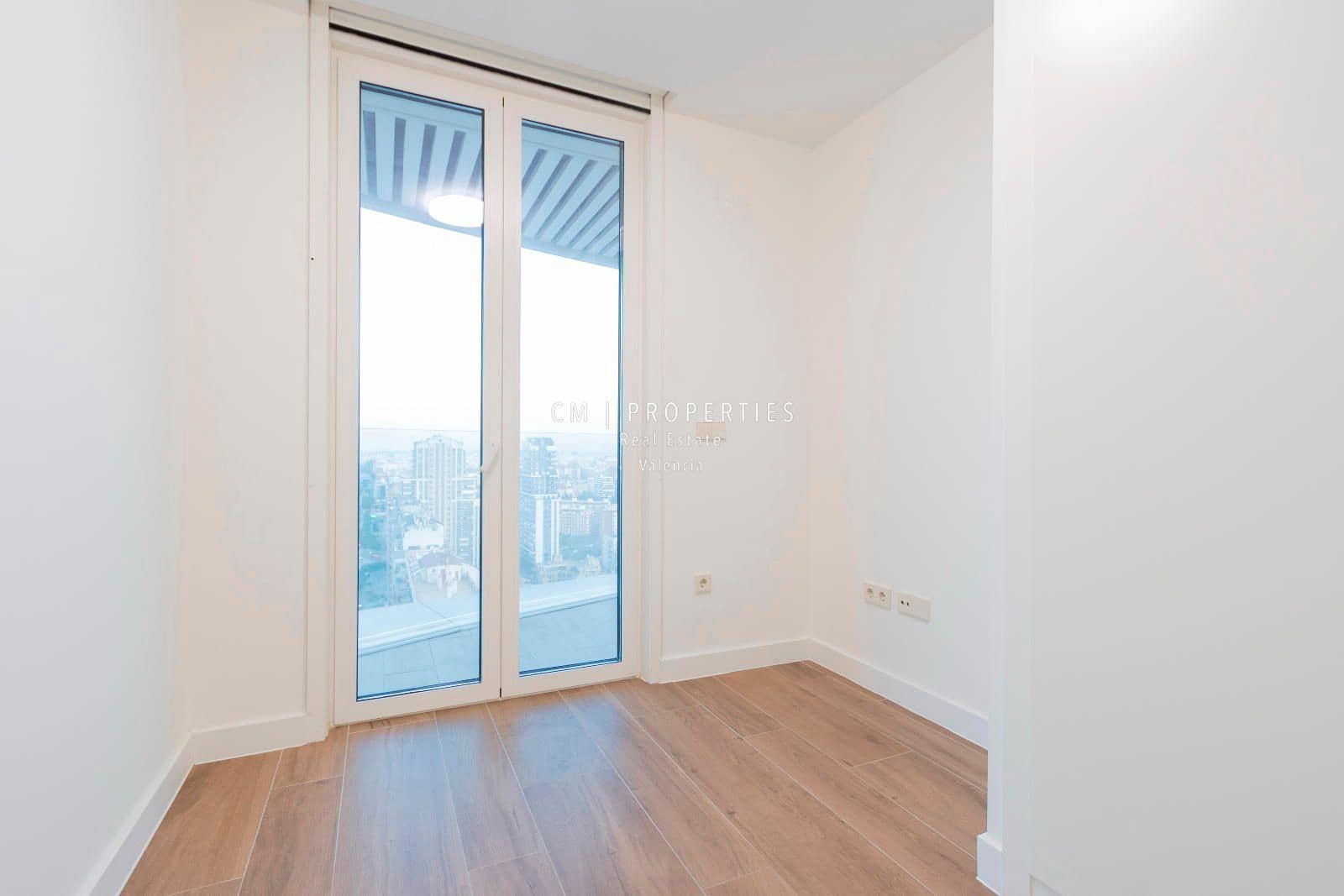 3 sypialnia Mieszkanie do wynajęcia w Miasto Walencja z basenem garażem - 4 900 € (Ref: 9099935)