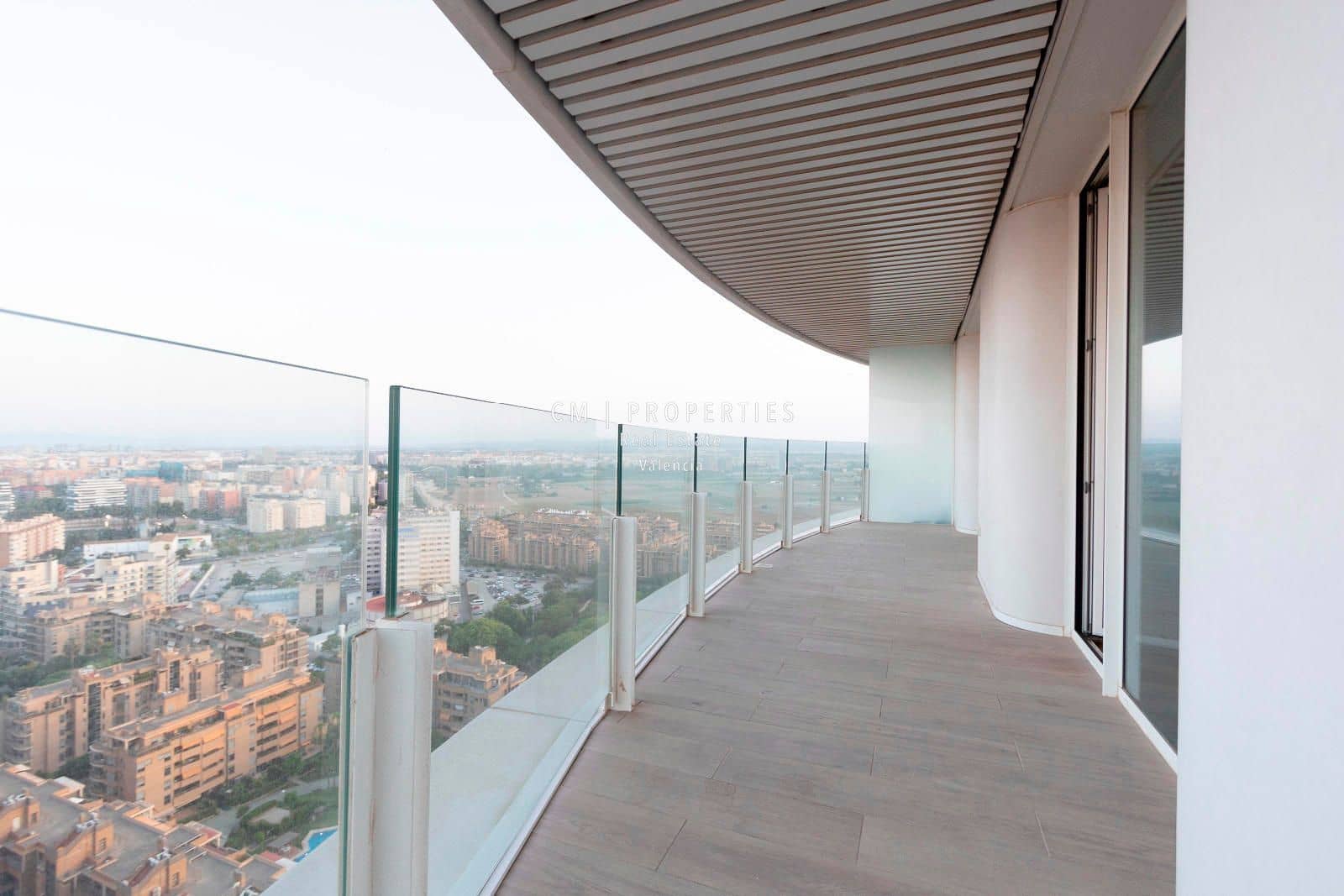 3 sypialnia Mieszkanie do wynajęcia w Miasto Walencja z basenem garażem - 4 900 € (Ref: 9099935)