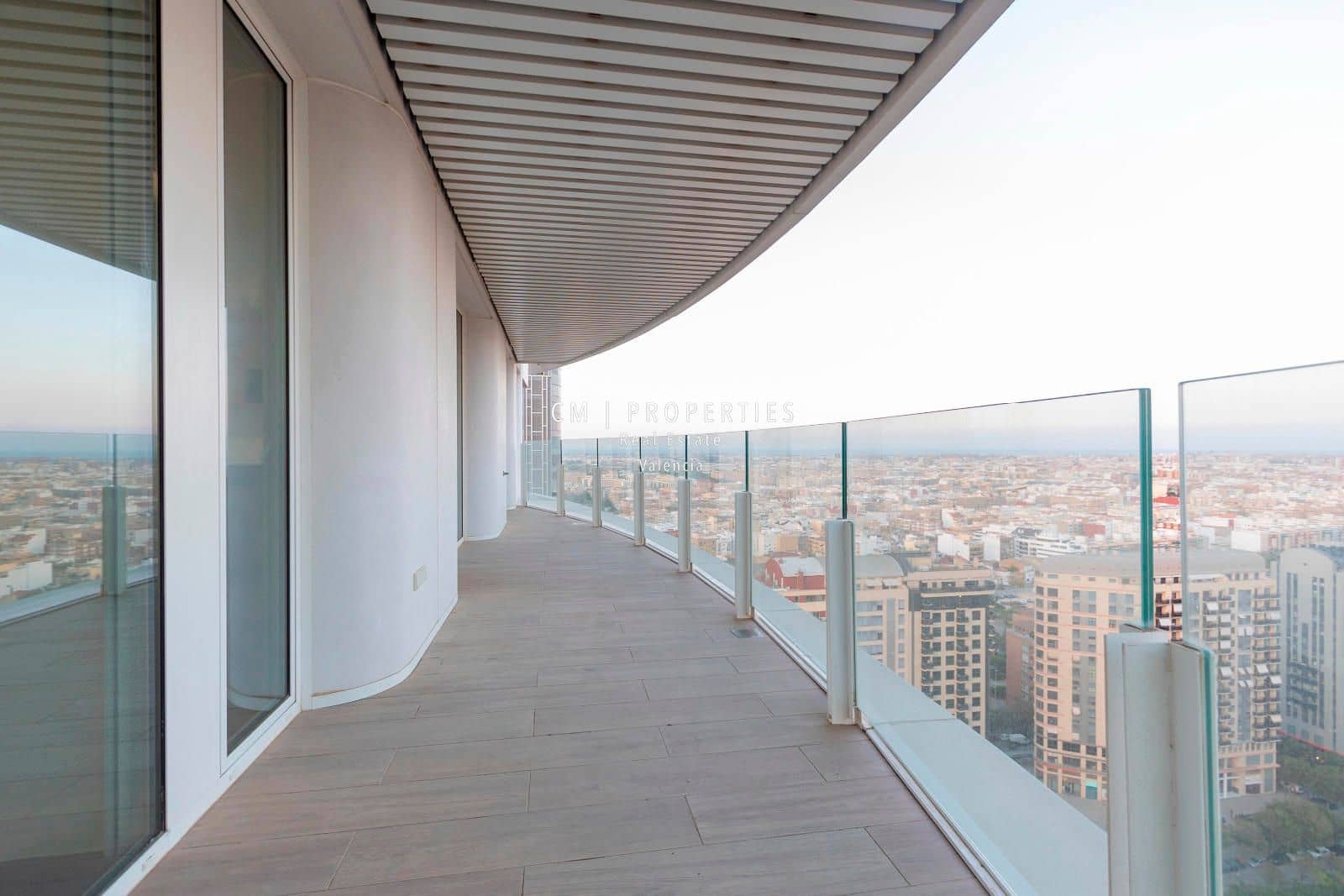 3 sypialnia Mieszkanie do wynajęcia w Miasto Walencja z basenem garażem - 4 900 € (Ref: 9099935)