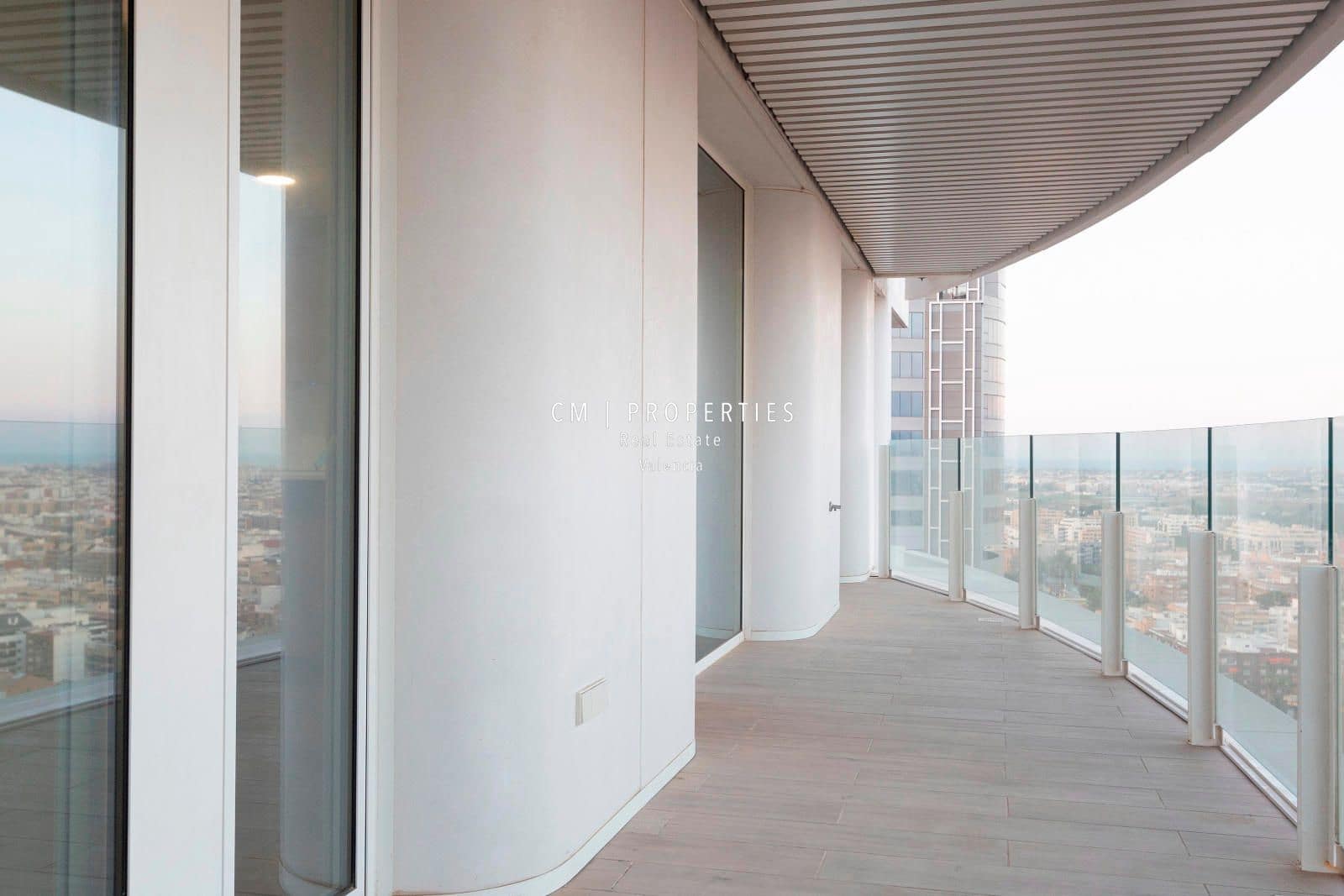 3 sypialnia Mieszkanie do wynajęcia w Miasto Walencja z basenem garażem - 4 900 € (Ref: 9099935)