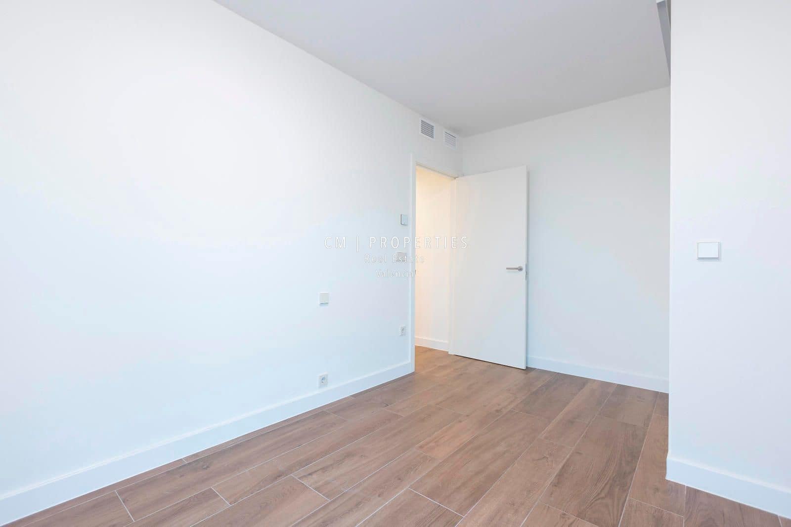 3 sypialnia Mieszkanie do wynajęcia w Miasto Walencja z basenem garażem - 4 900 € (Ref: 9099935)