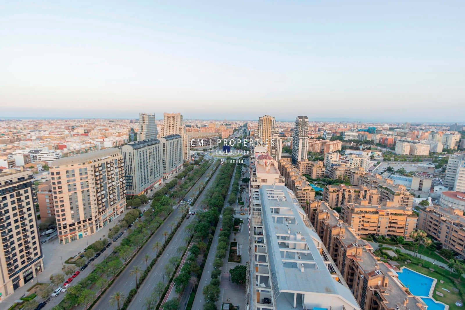 3 sypialnia Mieszkanie do wynajęcia w Miasto Walencja z basenem garażem - 4 900 € (Ref: 9099935)