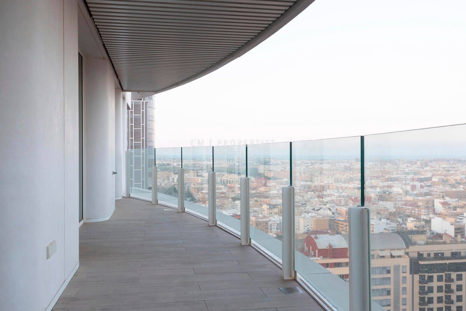 3 sypialnia Mieszkanie do wynajęcia w Miasto Walencja z basenem garażem - 4 900 € (Ref: 9099935)