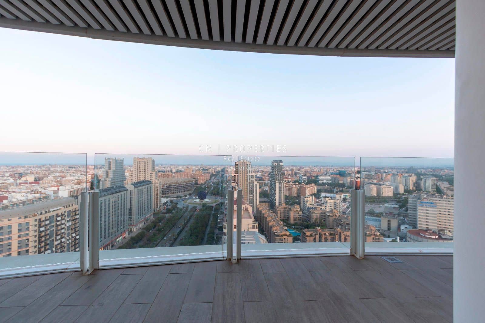 3 sypialnia Mieszkanie do wynajęcia w Miasto Walencja z basenem garażem - 4 900 € (Ref: 9099935)