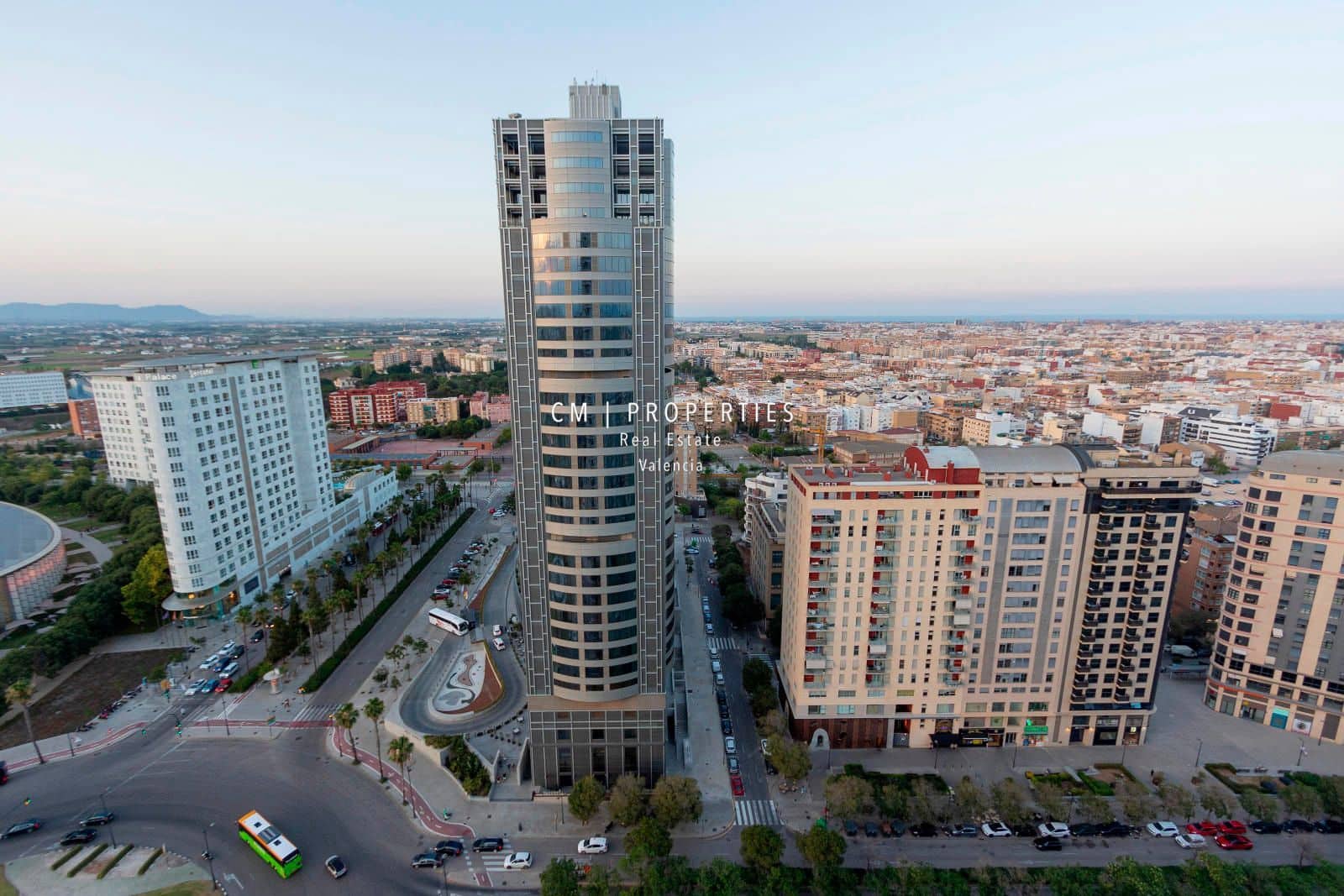 3 sypialnia Mieszkanie do wynajęcia w Miasto Walencja z basenem garażem - 4 900 € (Ref: 9099935)