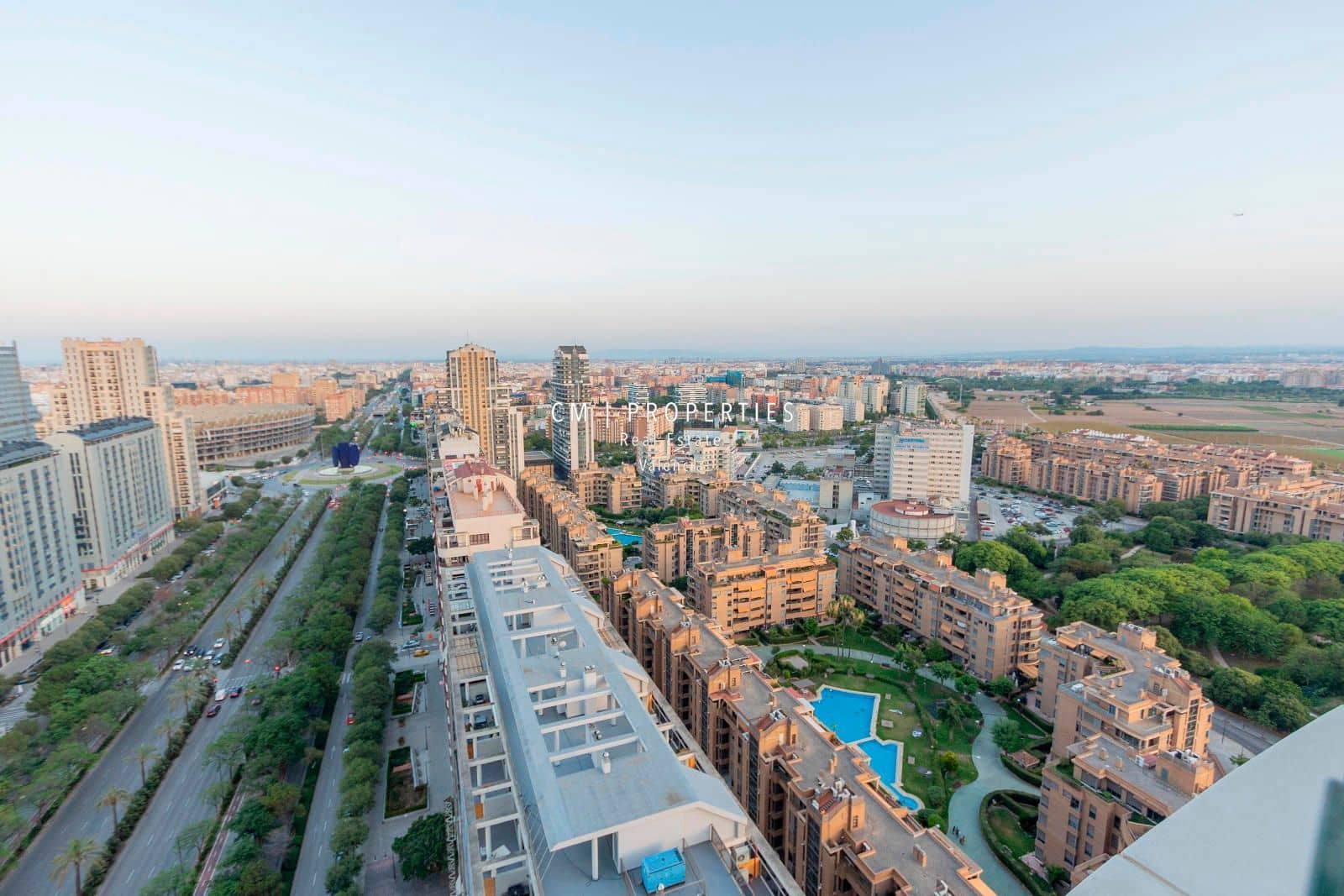 3 sypialnia Mieszkanie do wynajęcia w Miasto Walencja z basenem garażem - 4 900 € (Ref: 9099935)