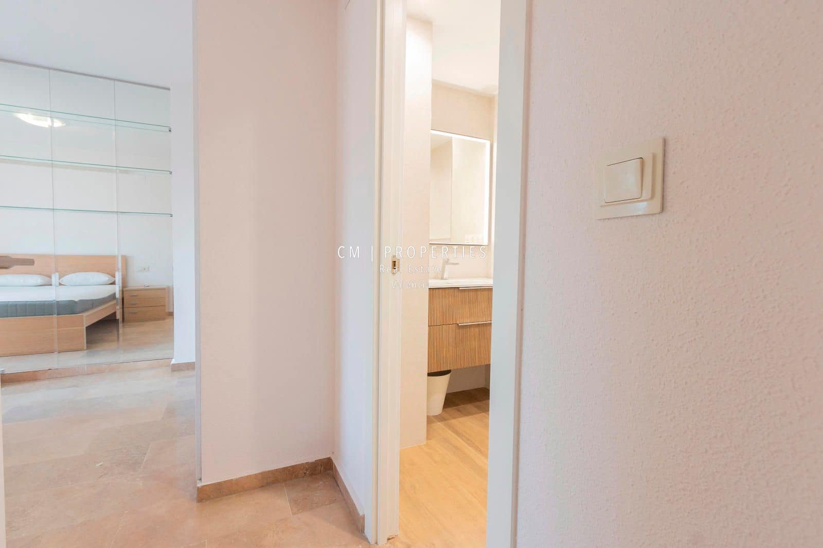 4 quarto Apartamento para arrendar em Valencia cidade com garagem - 2 200 € (Ref: 9109584)
