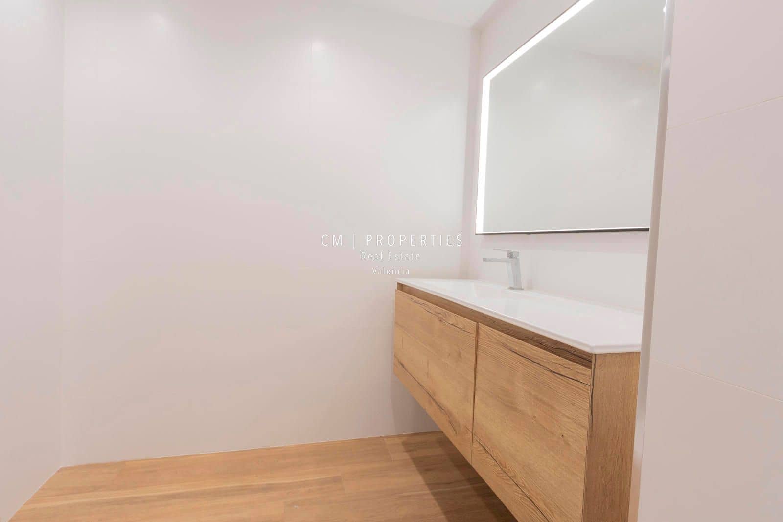 4 quarto Apartamento para arrendar em Valencia cidade com garagem - 2 200 € (Ref: 9109584)