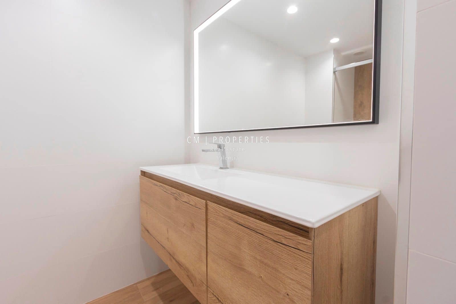 4 quarto Apartamento para arrendar em Valencia cidade com garagem - 2 200 € (Ref: 9109584)