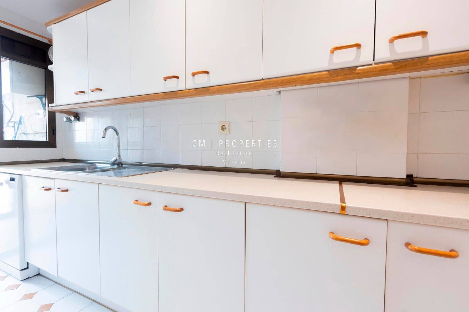 4 quarto Apartamento para arrendar em Valencia cidade com garagem - 2 200 € (Ref: 9109584)