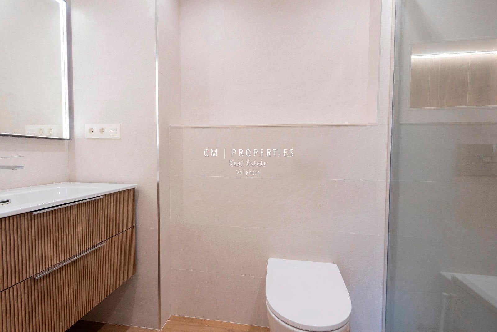 4 quarto Apartamento para arrendar em Valencia cidade com garagem - 2 200 € (Ref: 9109584)