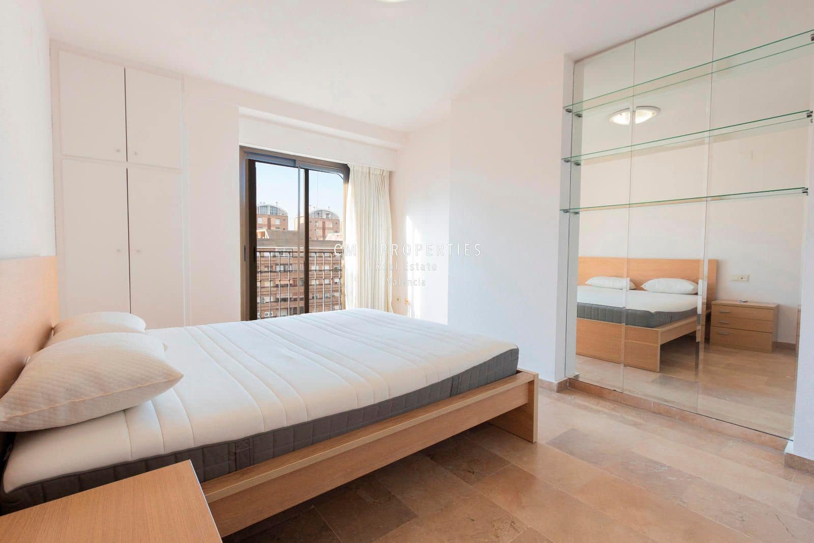4 quarto Apartamento para arrendar em Valencia cidade com garagem - 2 200 € (Ref: 9109584)