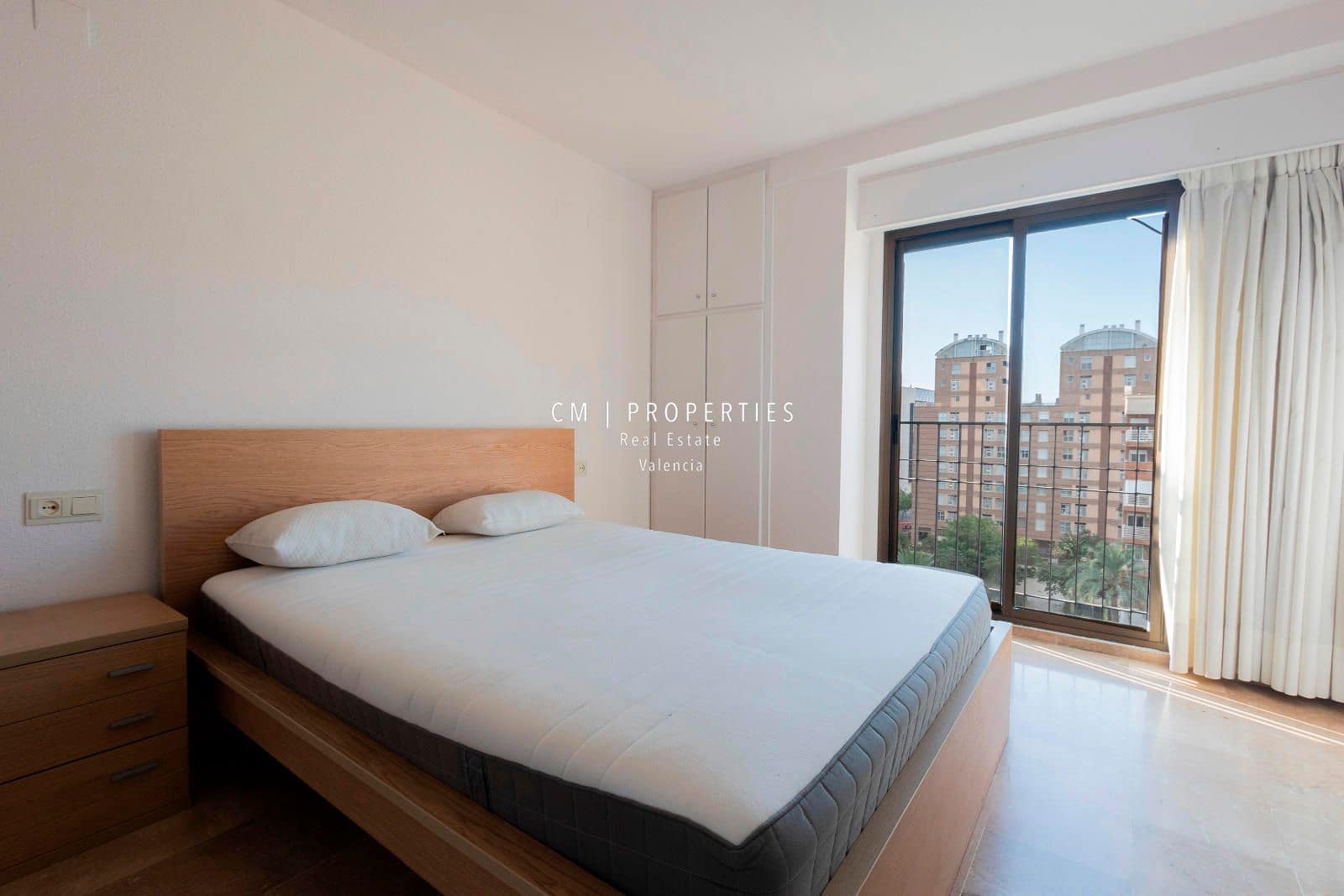 4 quarto Apartamento para arrendar em Valencia cidade com garagem - 2 200 € (Ref: 9109584)