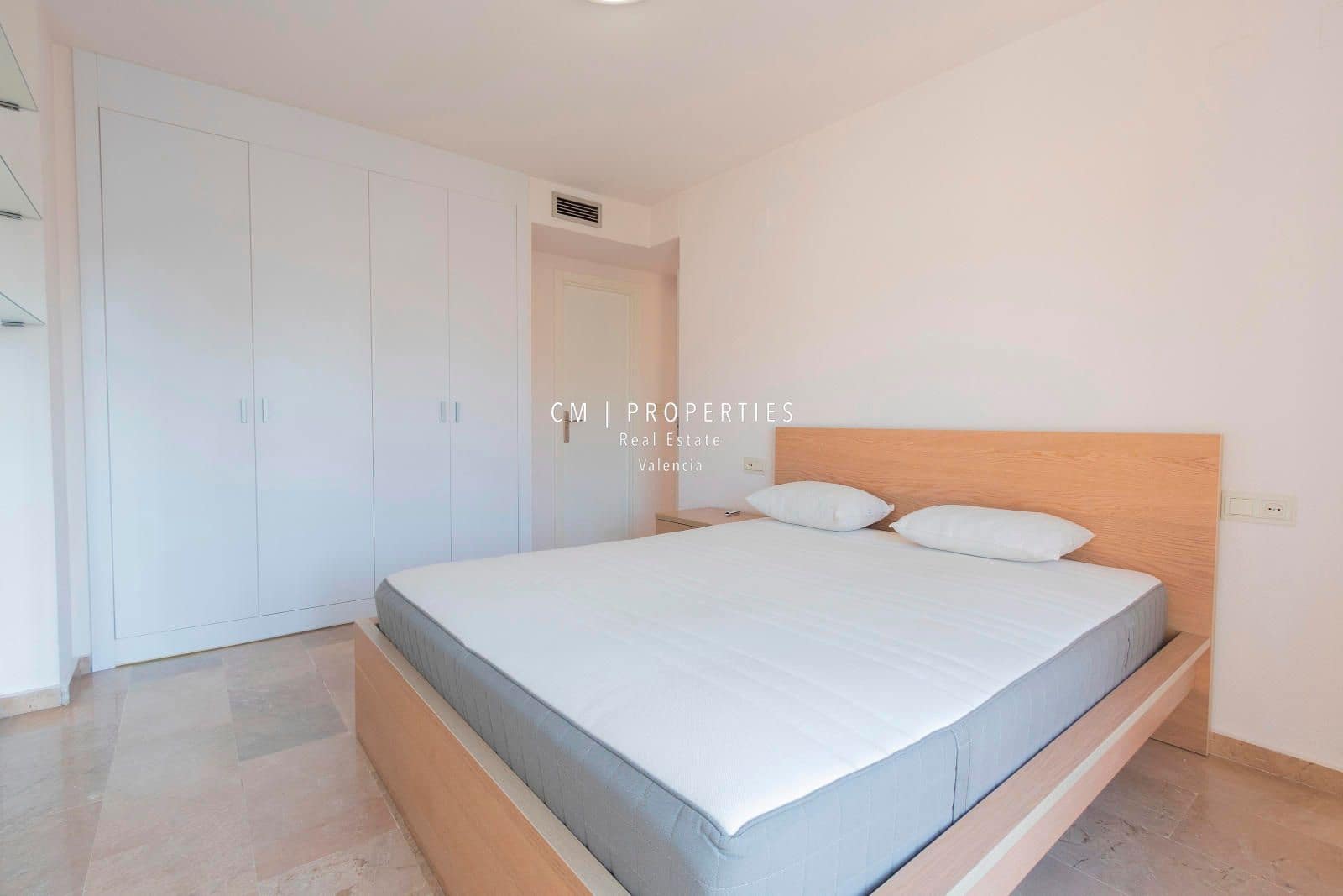 4 quarto Apartamento para arrendar em Valencia cidade com garagem - 2 200 € (Ref: 9109584)