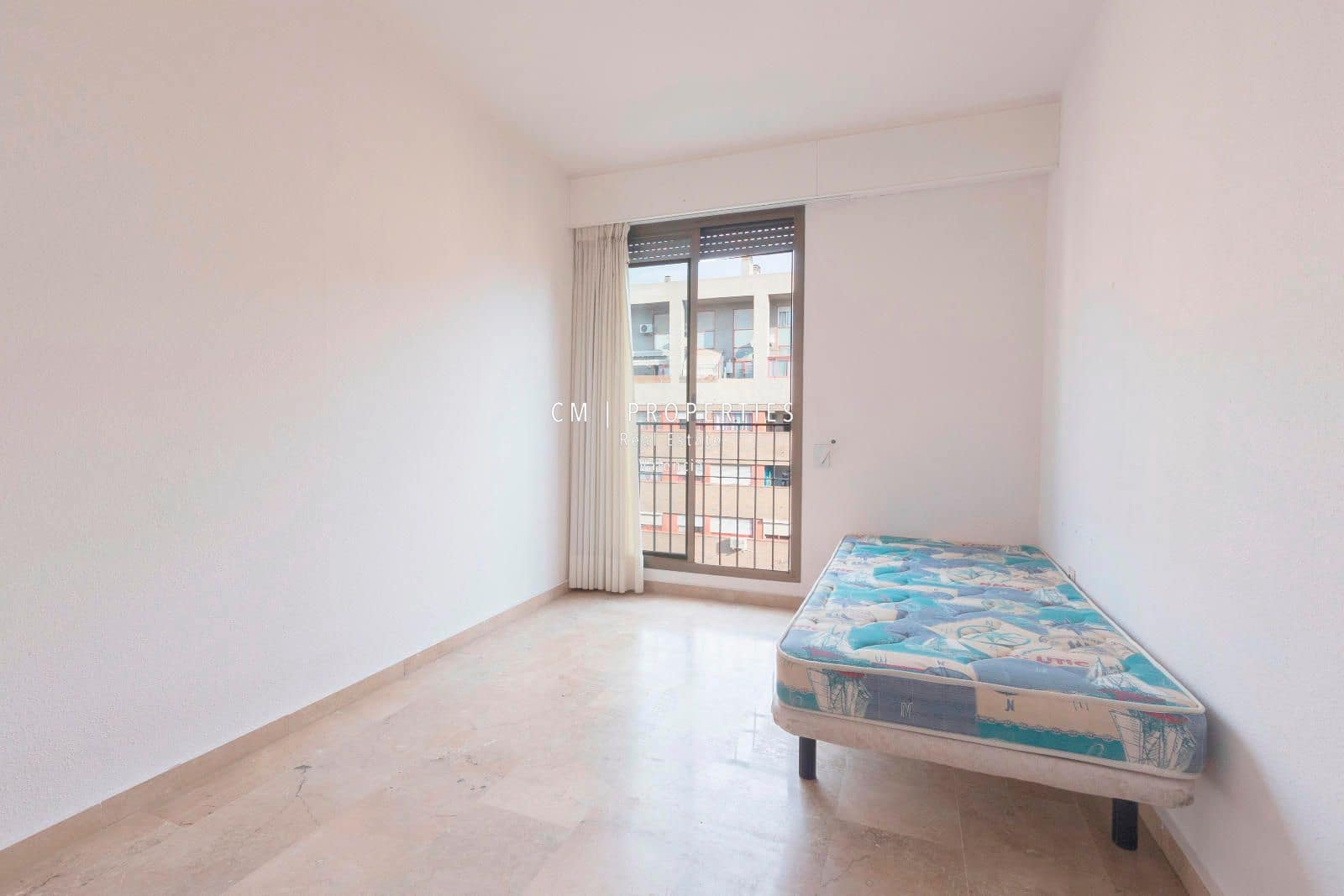 4 quarto Apartamento para arrendar em Valencia cidade com garagem - 2 200 € (Ref: 9109584)