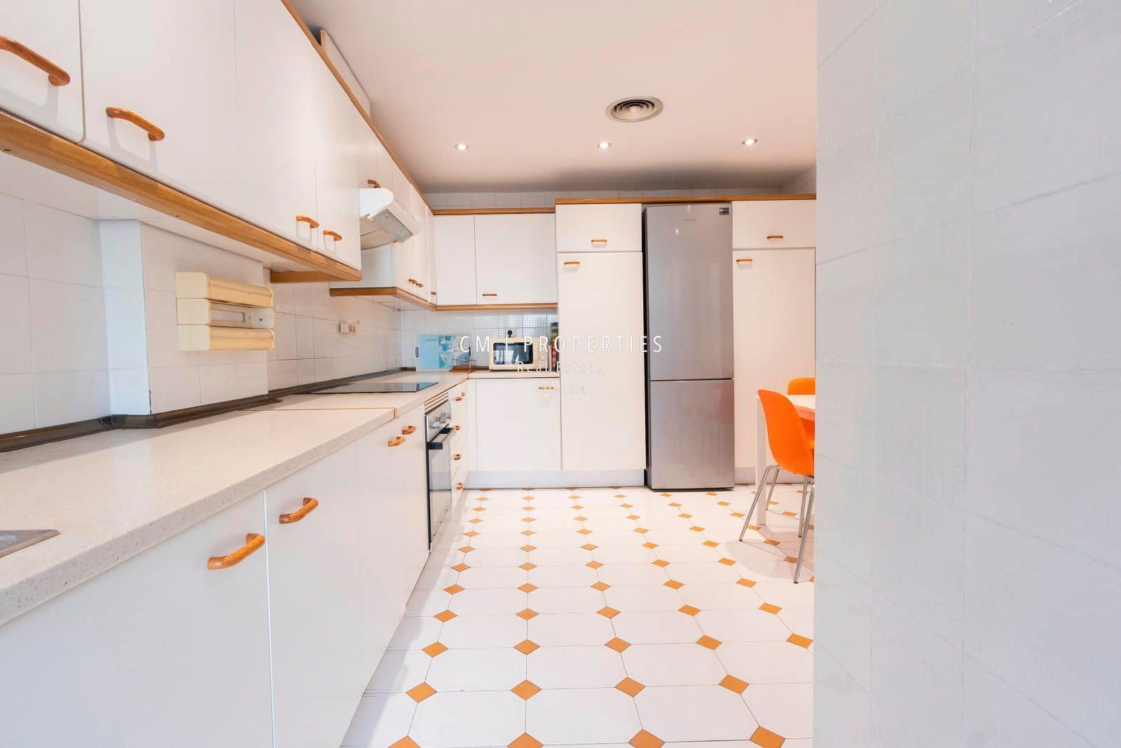 4 quarto Apartamento para arrendar em Valencia cidade com garagem - 2 200 € (Ref: 9109584)