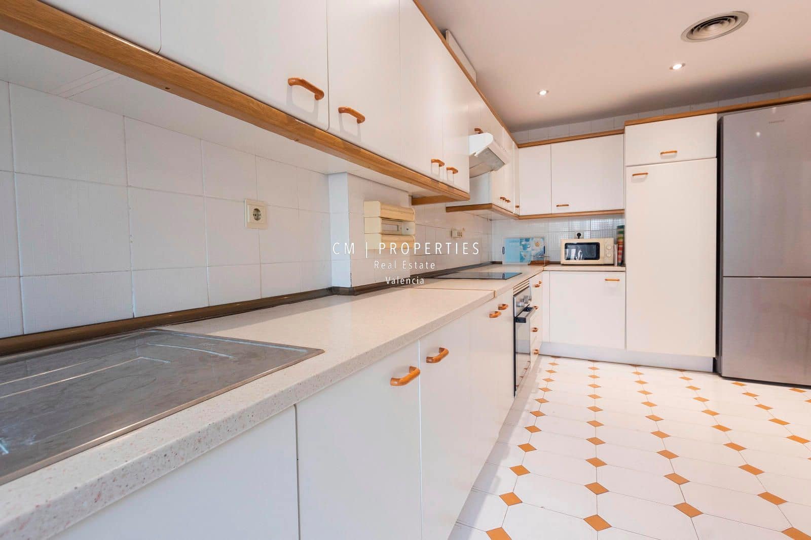 4 quarto Apartamento para arrendar em Valencia cidade com garagem - 2 200 € (Ref: 9109584)