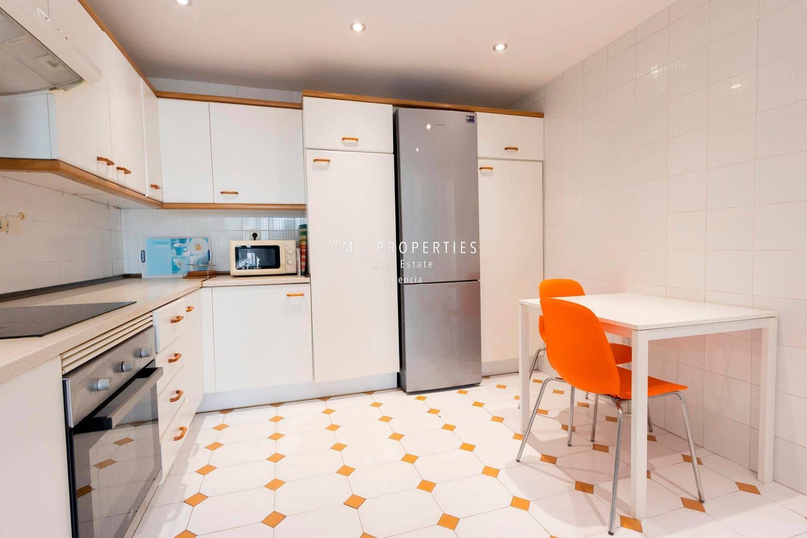 4 quarto Apartamento para arrendar em Valencia cidade com garagem - 2 200 € (Ref: 9109584)