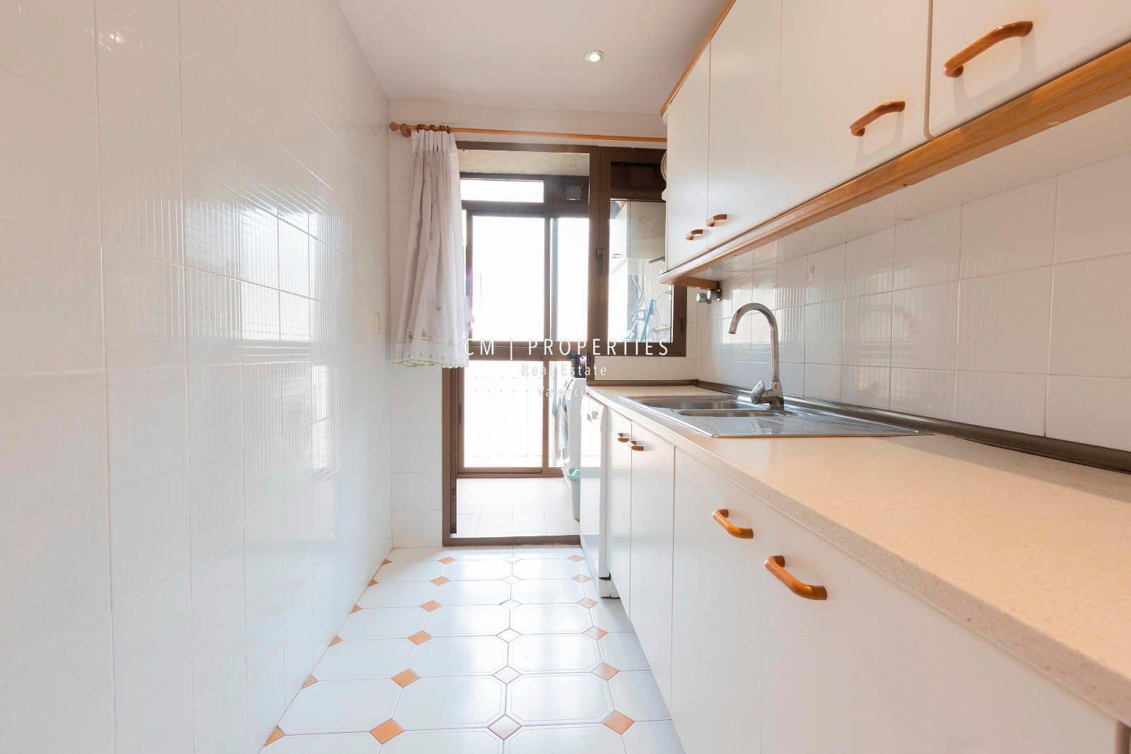 4 quarto Apartamento para arrendar em Valencia cidade com garagem - 2 200 € (Ref: 9109584)