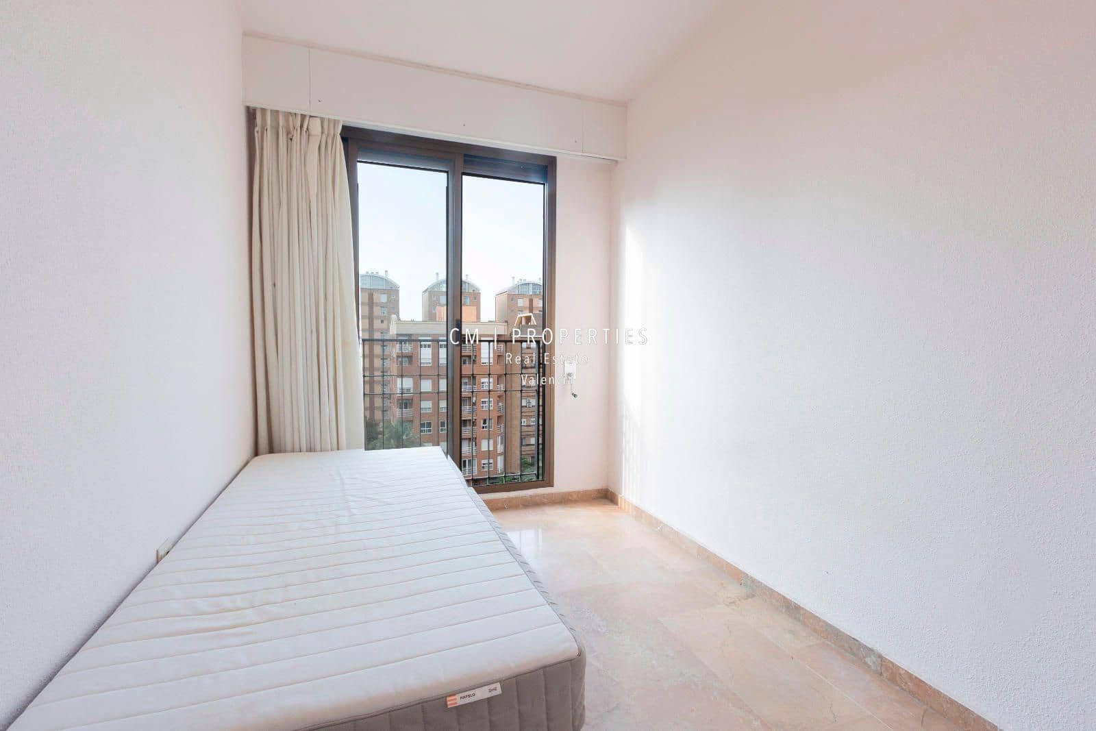 4 quarto Apartamento para arrendar em Valencia cidade com garagem - 2 200 € (Ref: 9109584)