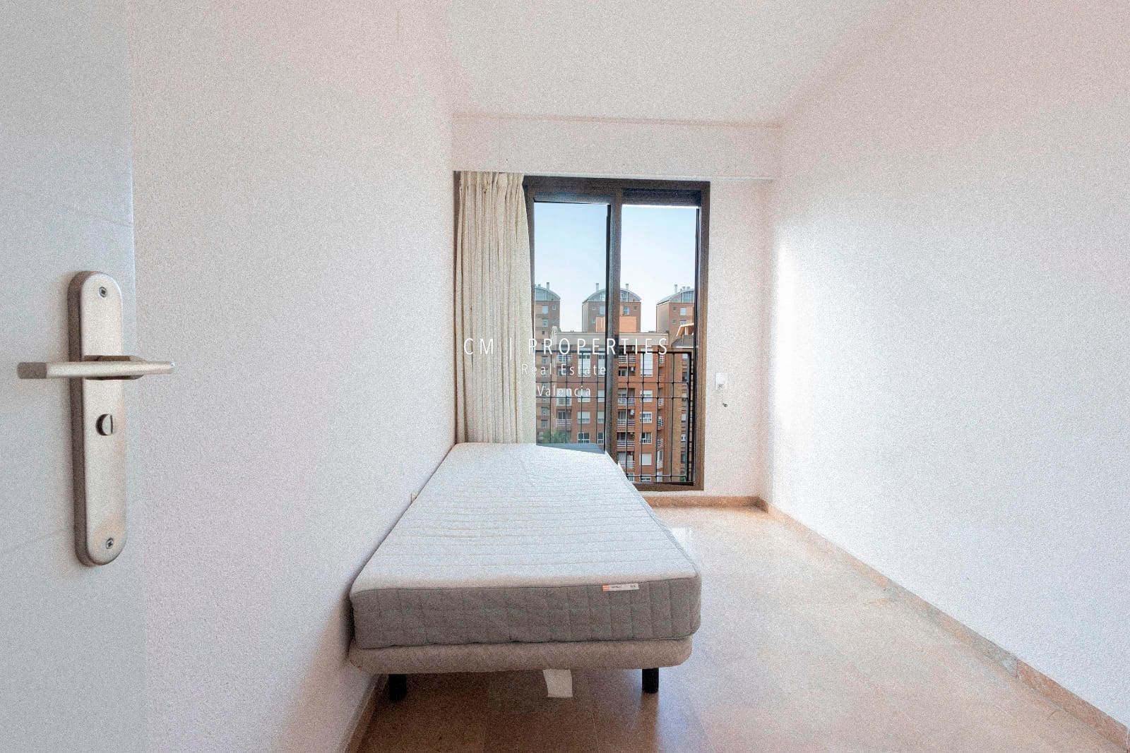 4 quarto Apartamento para arrendar em Valencia cidade com garagem - 2 200 € (Ref: 9109584)