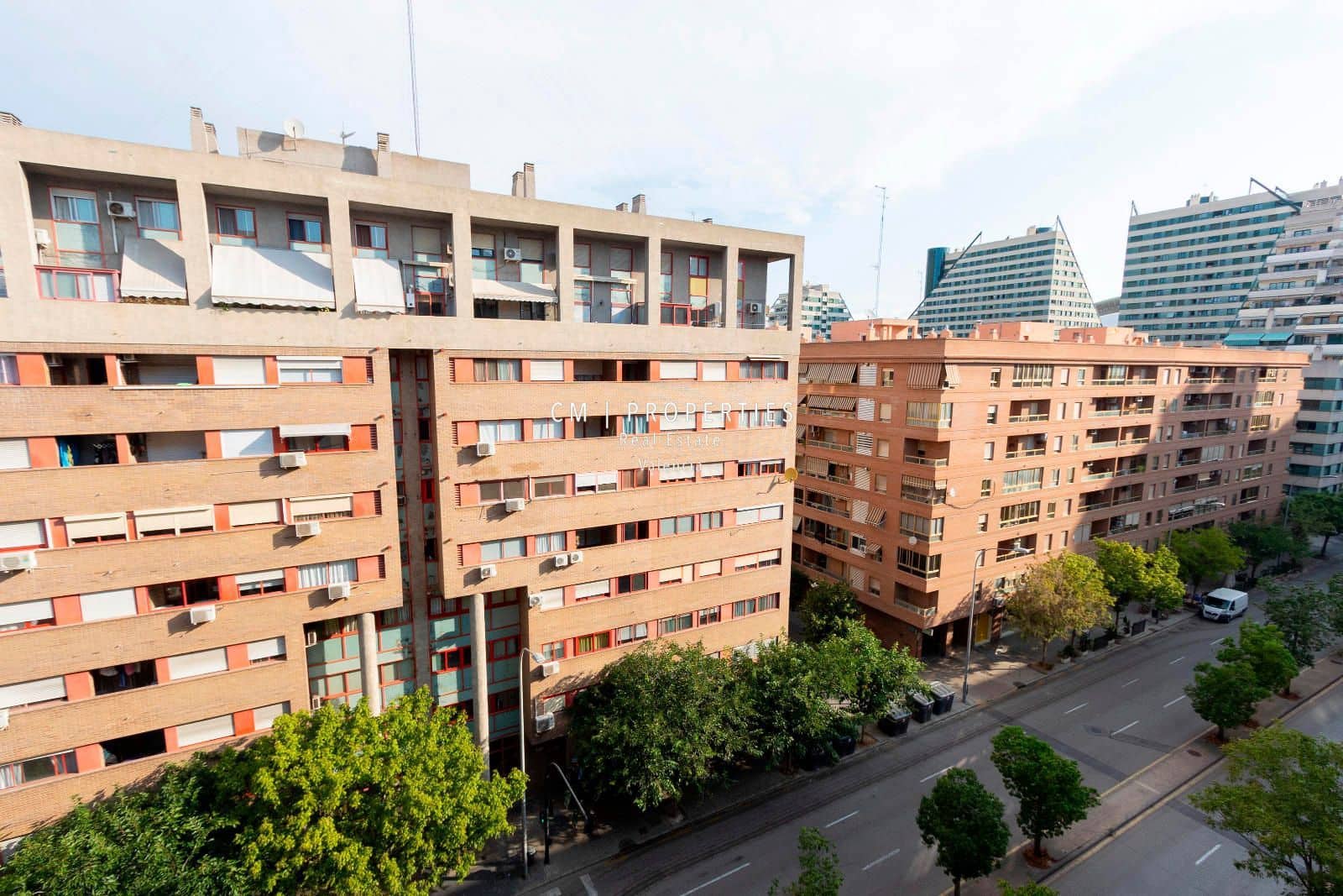 4 quarto Apartamento para arrendar em Valencia cidade com garagem - 2 200 € (Ref: 9109584)