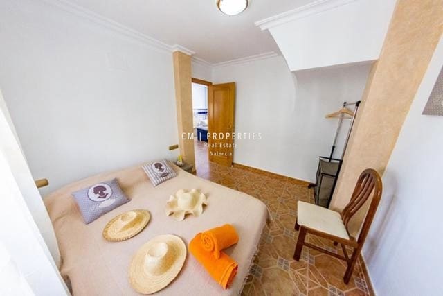 5 soveværelse Villa til salg i Poblats Maritims, Valencia by - € 350.000 (Ref: 9116545)