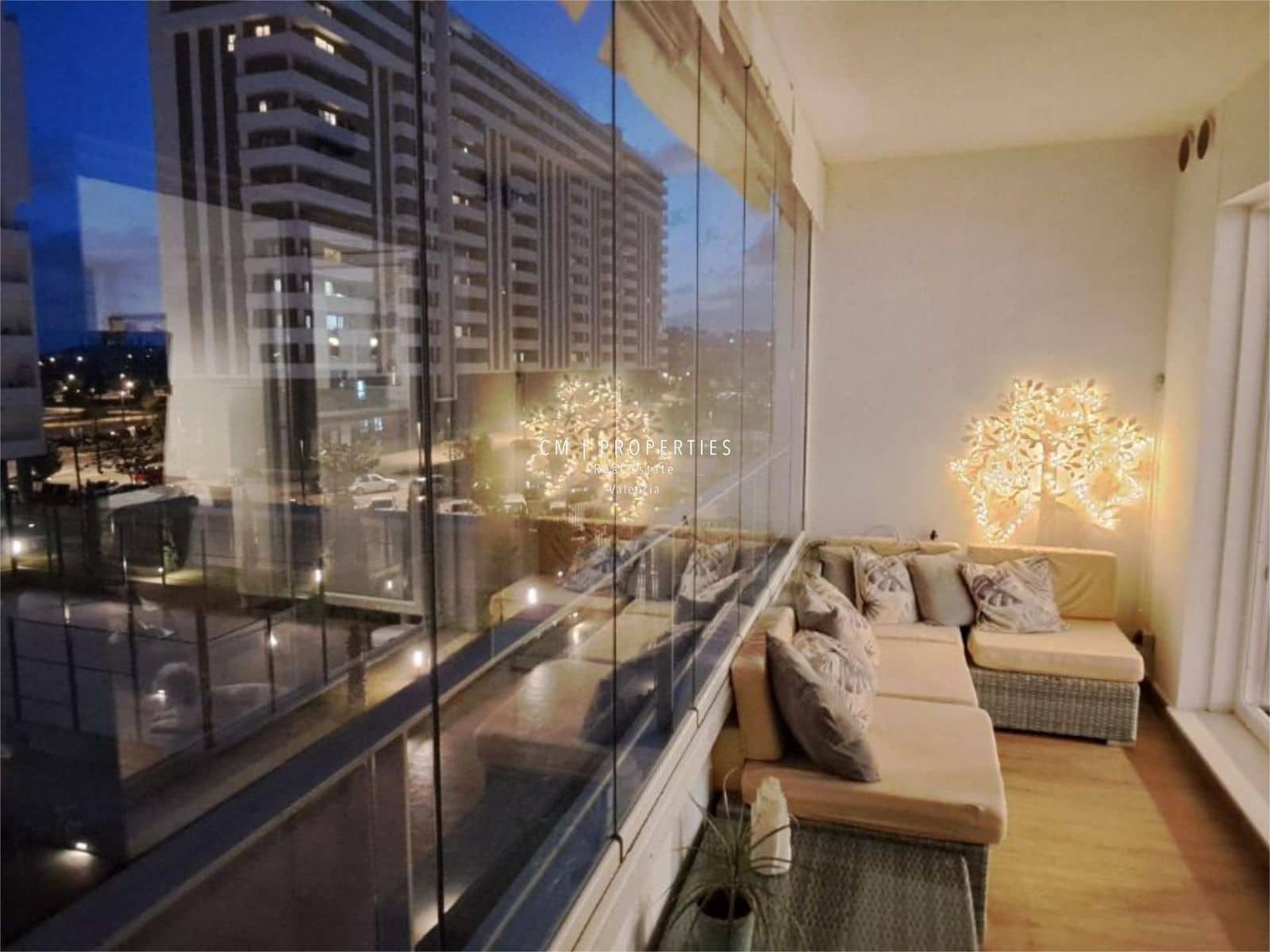 2 slaapkamer Flat te koop in Valencia stad met zwembad garage - € 465.000 (Ref: 9123555)