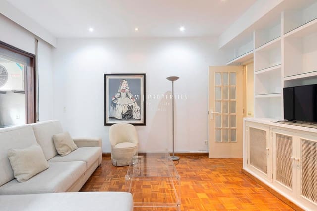 4 soveværelse Lejlighed til leje i Jaume Roig, Valencia by med garage - € 2.200 (Ref: 9123892)