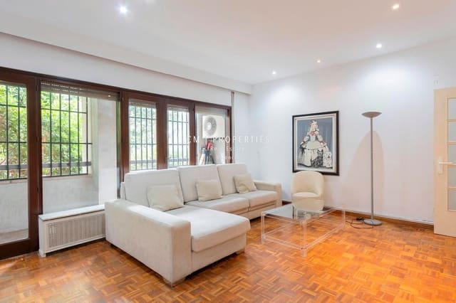 4 soveværelse Lejlighed til leje i Jaume Roig, Valencia by med garage - € 2.200 (Ref: 9123892)
