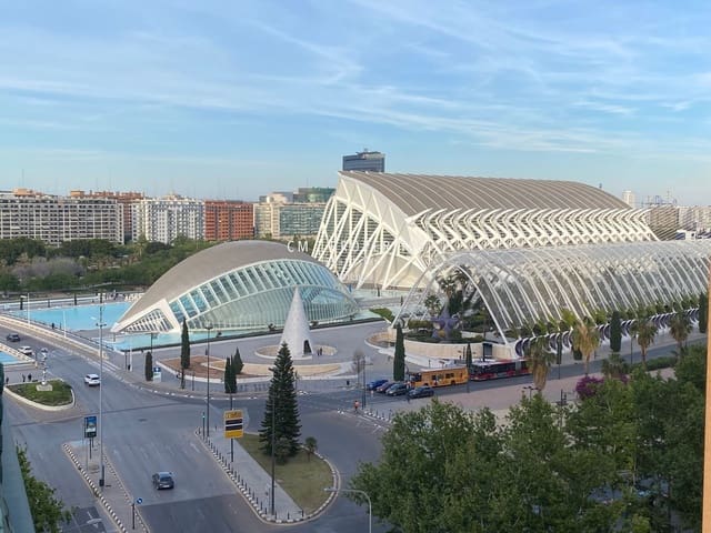 2 soveværelse Penthouse til leje i Ciutat de les Arts i de les Ciencies, Valencia by med swimmingpool garage - € 2.000 (Ref: 9136224)