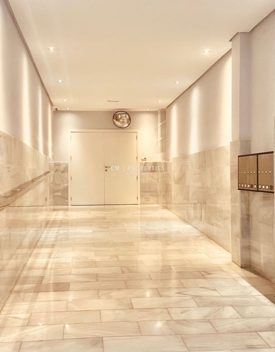 Piso de 3 habitaciones en València ciudad en alquiler - 2.100 € (Ref: 9158046)