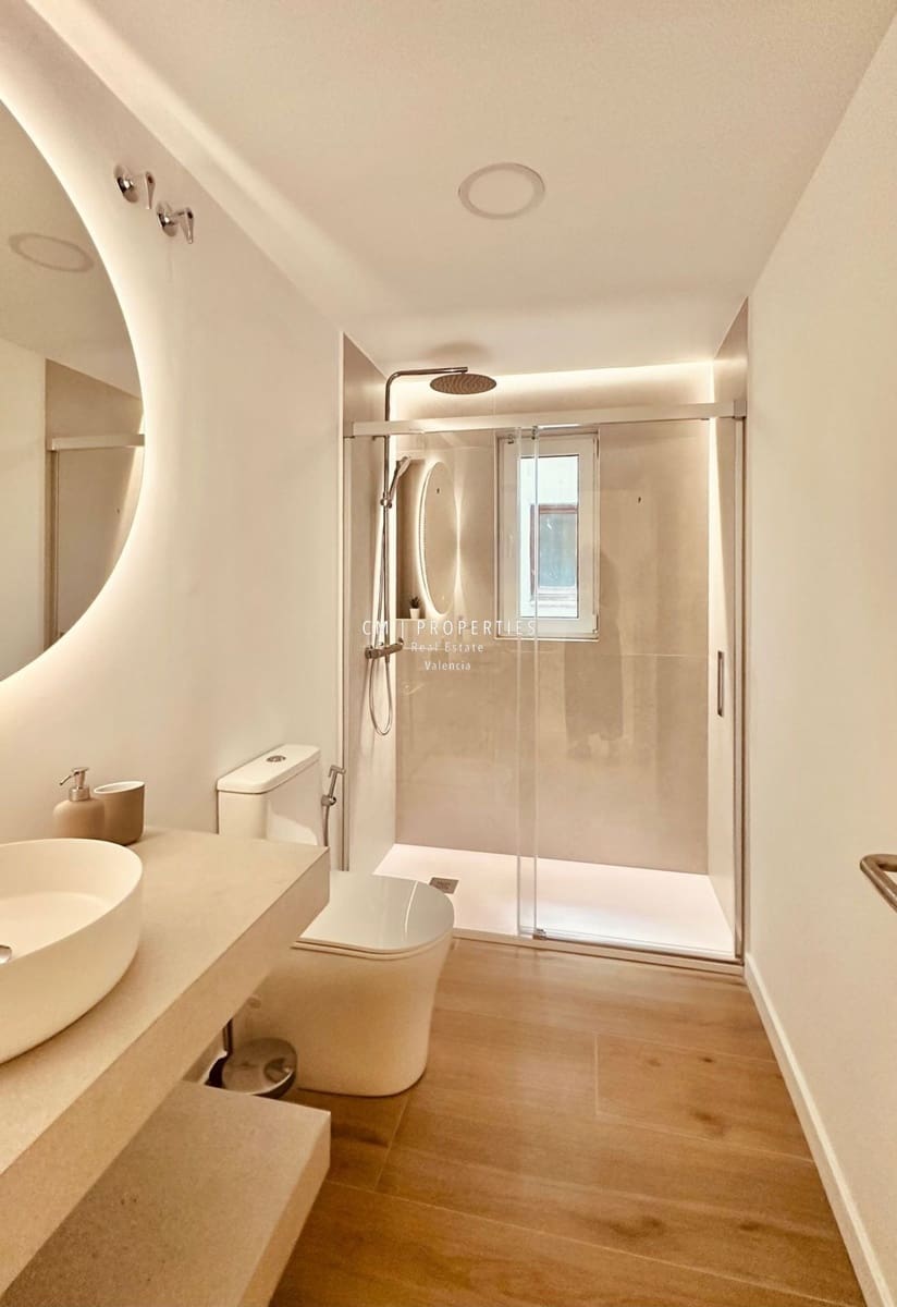 Piso de 3 habitaciones en València ciudad en alquiler - 2.100 € (Ref: 9158046)