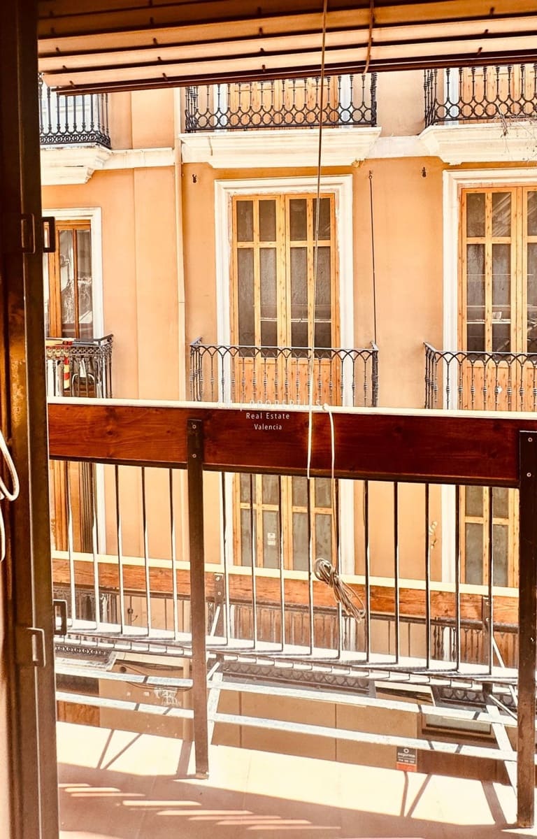 Piso de 3 habitaciones en València ciudad en alquiler - 2.100 € (Ref: 9158046)