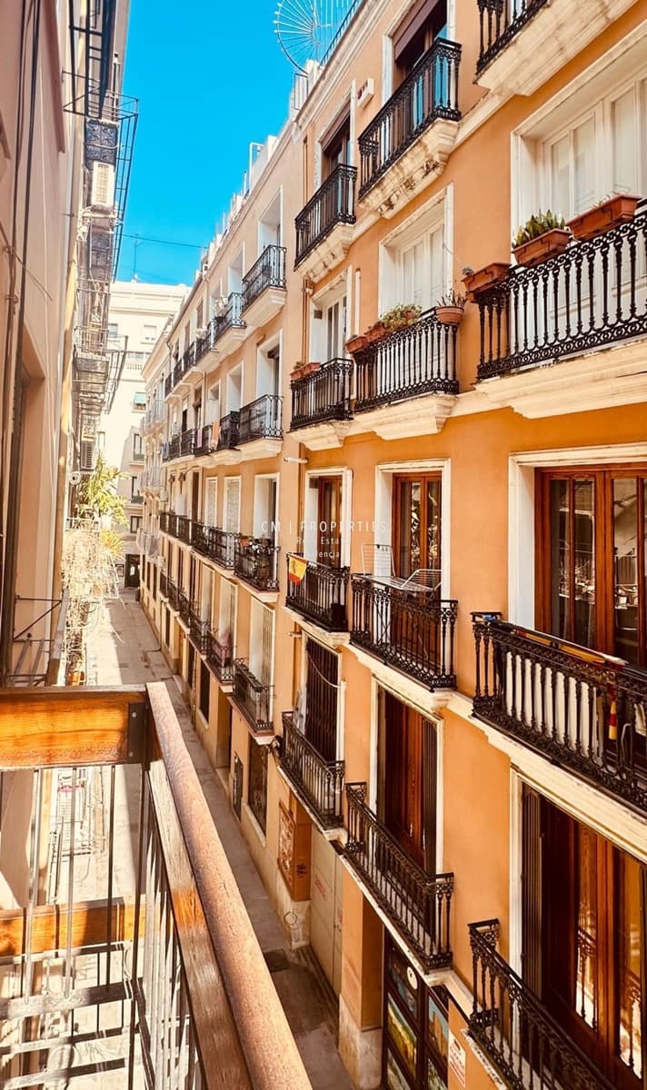 Piso de 3 habitaciones en València ciudad en alquiler - 2.100 € (Ref: 9158046)