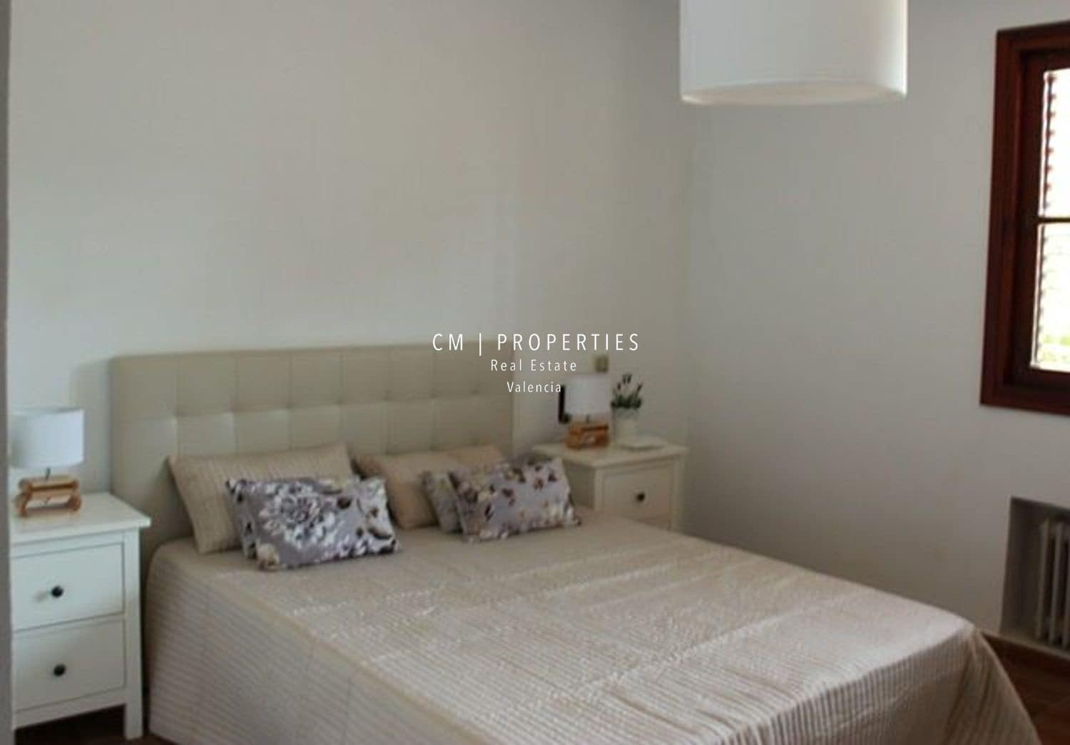 6 sypialnia Willa do wynajęcia w Paterna z basenem garażem - 3 500 € (Ref: 9158397)