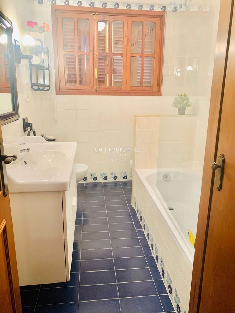 6 sypialnia Willa do wynajęcia w Paterna z basenem garażem - 3 500 € (Ref: 9158397)